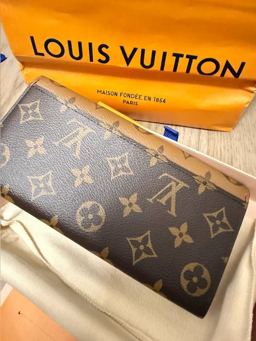 Louis Vuitton Emilie Wallet - Picture 2 of 7